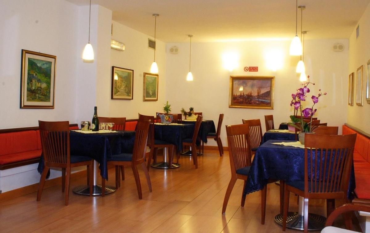 Hotel Derby Априка Екстериор снимка