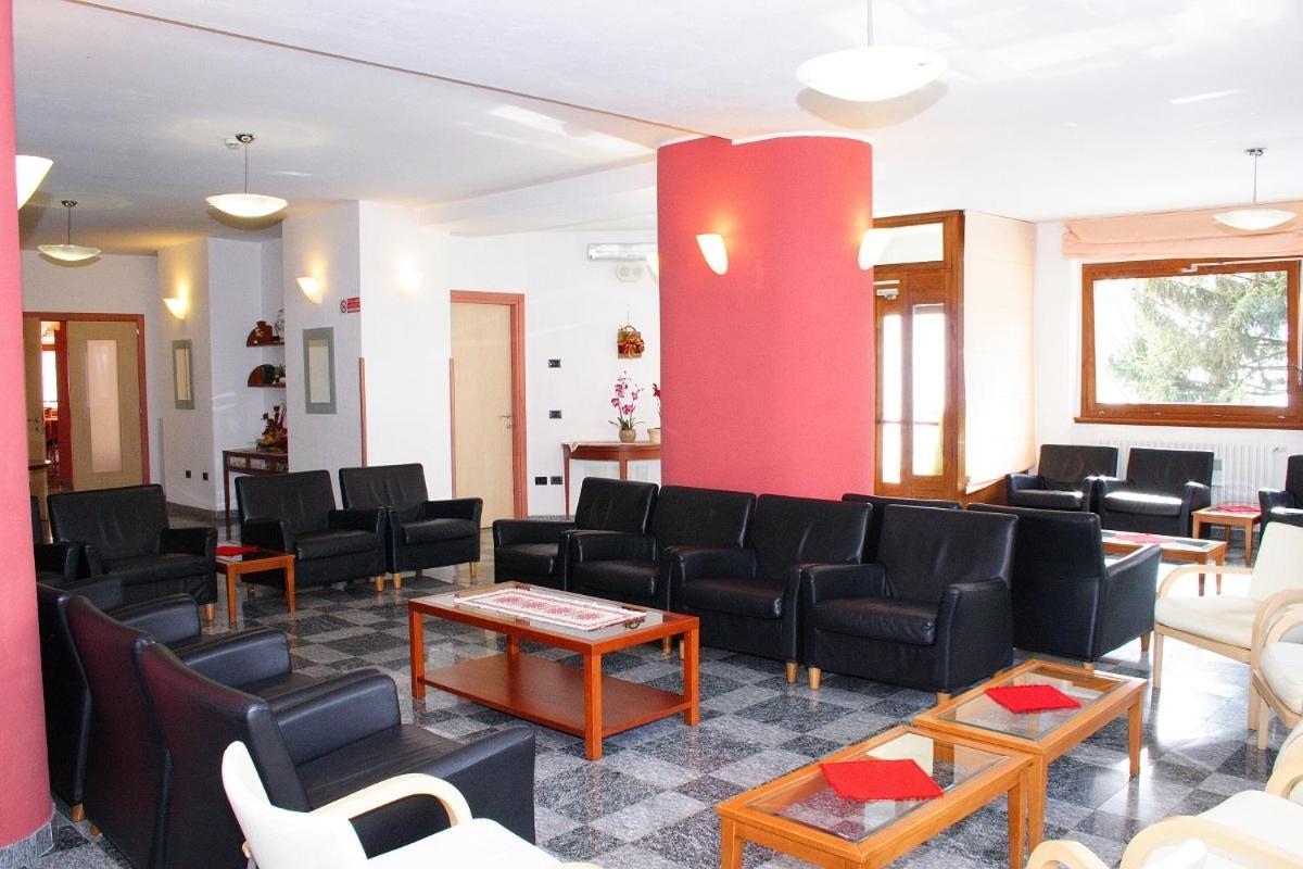 Hotel Derby Априка Екстериор снимка
