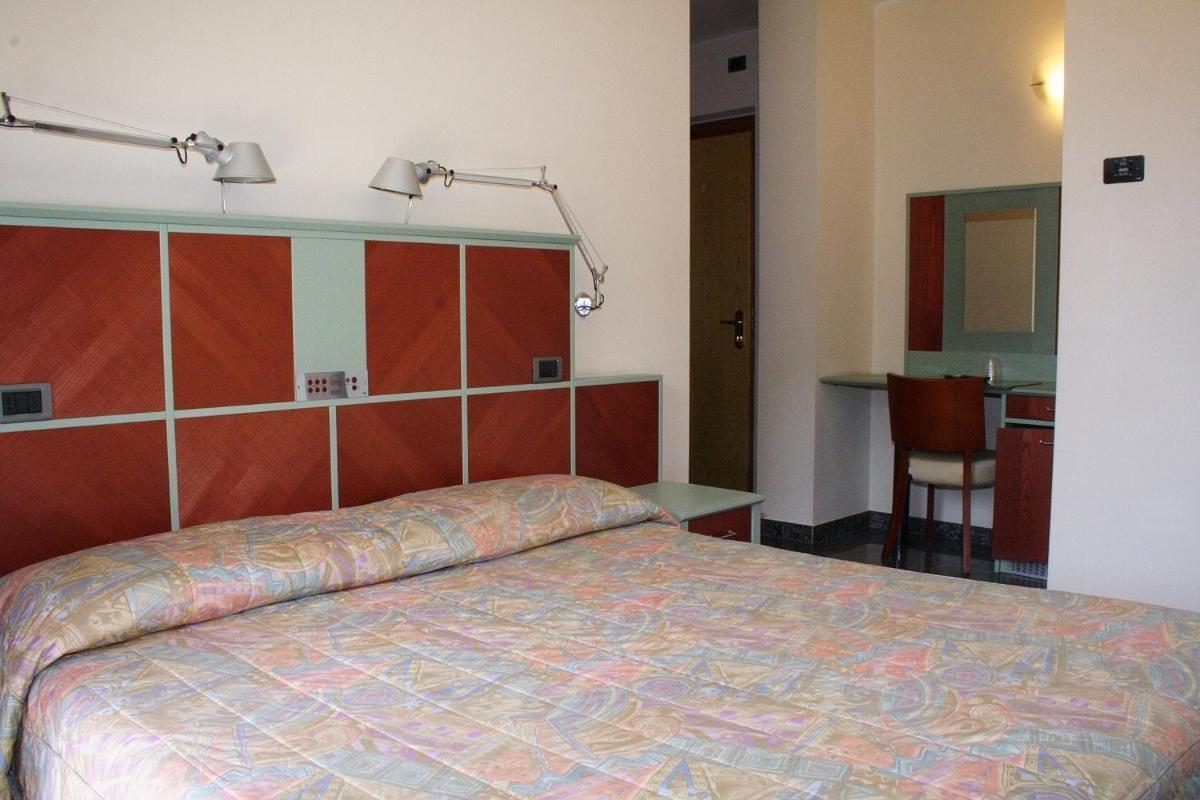 Hotel Derby Априка Екстериор снимка