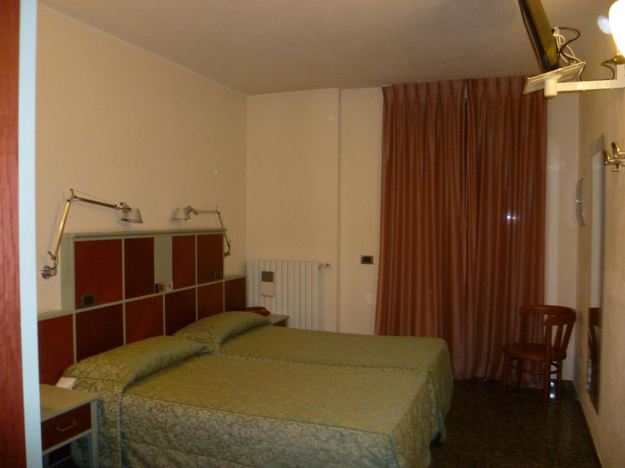Hotel Derby Априка Екстериор снимка